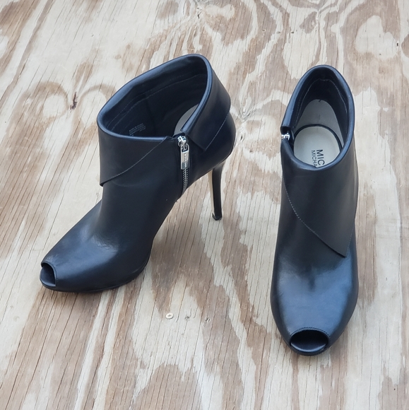 Michael Kors Shoes - Michael kors kendra Peep Toe bootie